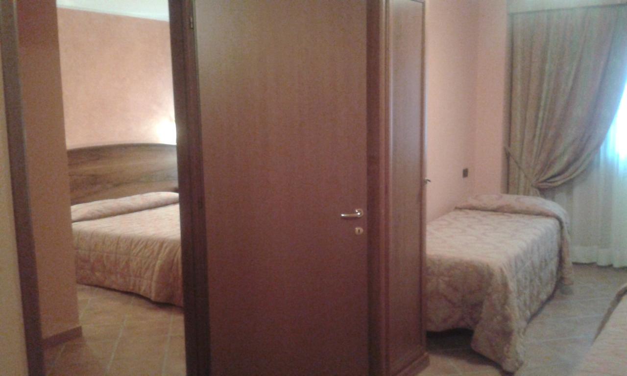 Hotel Cristallo Черрето-Лаґі Номер фото