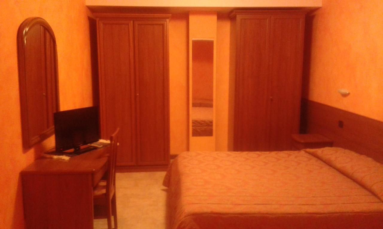 Hotel Cristallo Черрето-Лаґі Номер фото