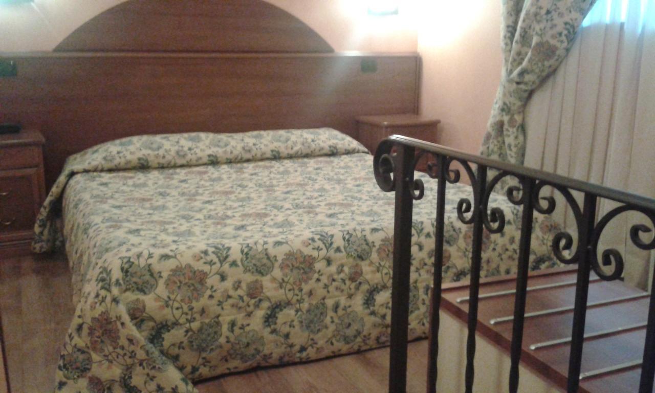 Hotel Cristallo Черрето-Лаґі Номер фото