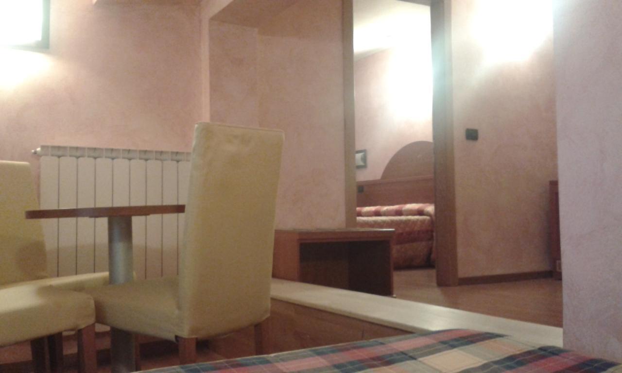 Hotel Cristallo Черрето-Лаґі Екстер'єр фото